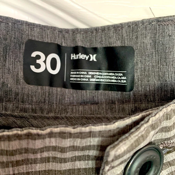 Mens HURLEY BOARD SHORTS perfect condition Grey horizontal stripes size 30 - Picture 3 of 5